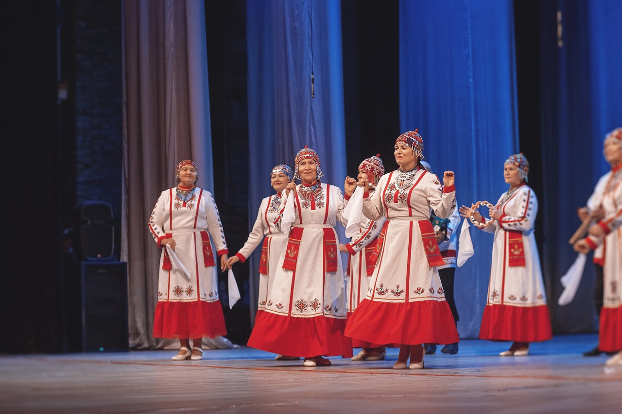 изображение: Народный чувашский фольклорный ансамбль «Телей»